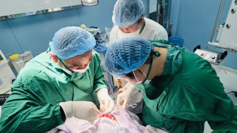 Trung tâm y tế Quân dân y đặc khu Côn Đảo cứu sống ngư dân gặp đa chấn thương